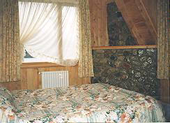 Dorm. matr., colch�n a resortes, vista al lago.